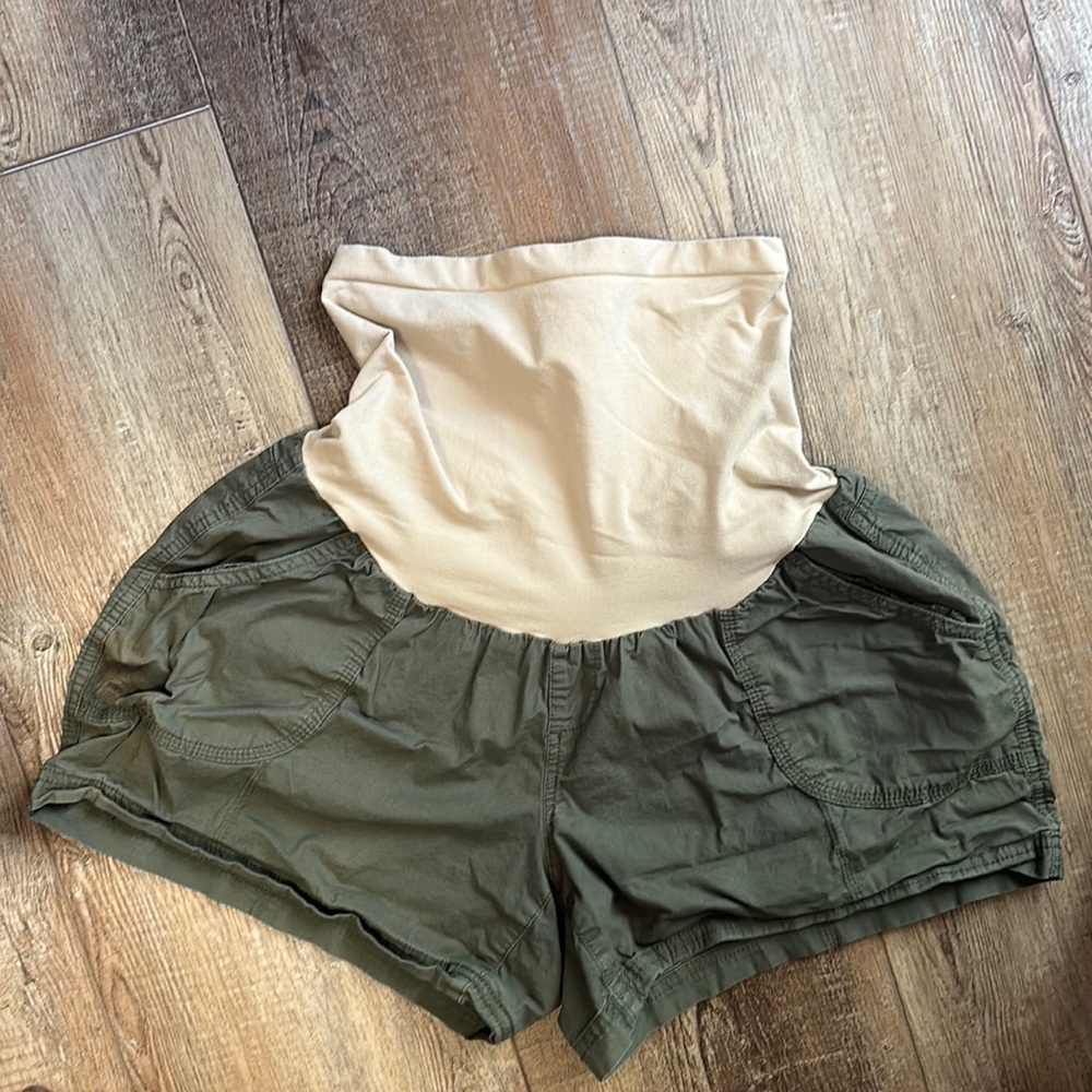 Motherhood Maternity Overbelly olive green short XL